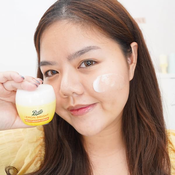 Boots Lemon Bright Moisturising Cream, 50 ml 2 Boots Lemon Bright Moisturising Cream, 50 ml - Image 2