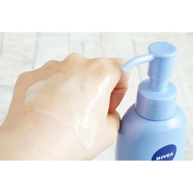 Nivea UV Super Water Gel Sunscreen SPF 50 PA+++, 140 g 2 Nivea UV Super Water Gel Sunscreen SPF 50 PA+++, 140 g - Image 2
